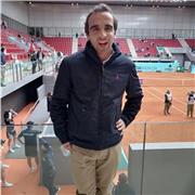 Doy clases de tenis, español, padel. Me gustan mucho los niños y tengo mucha habilidad y trato con ellos. Tengo mucha paciencia y capacidad para poder enseñar